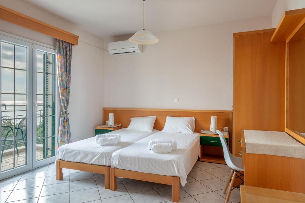 Naftilos Studios room 4